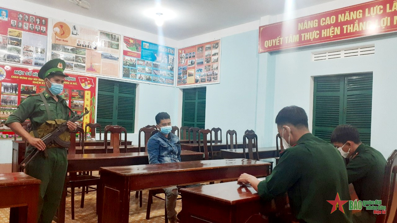 Đồn Biên phòng Ia Rvê bắt vụ đánh bạc dưới hình thức đá gà ăn tiền